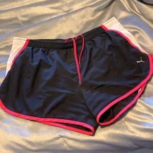 Puma women’s training shorts XL